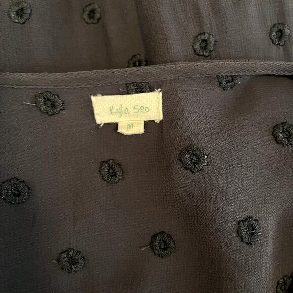 Kyla Seo Lace Boho Cottage Core Tunic Top Blouse Size Medium Eyelet D3-19 - Picture 6 of 8